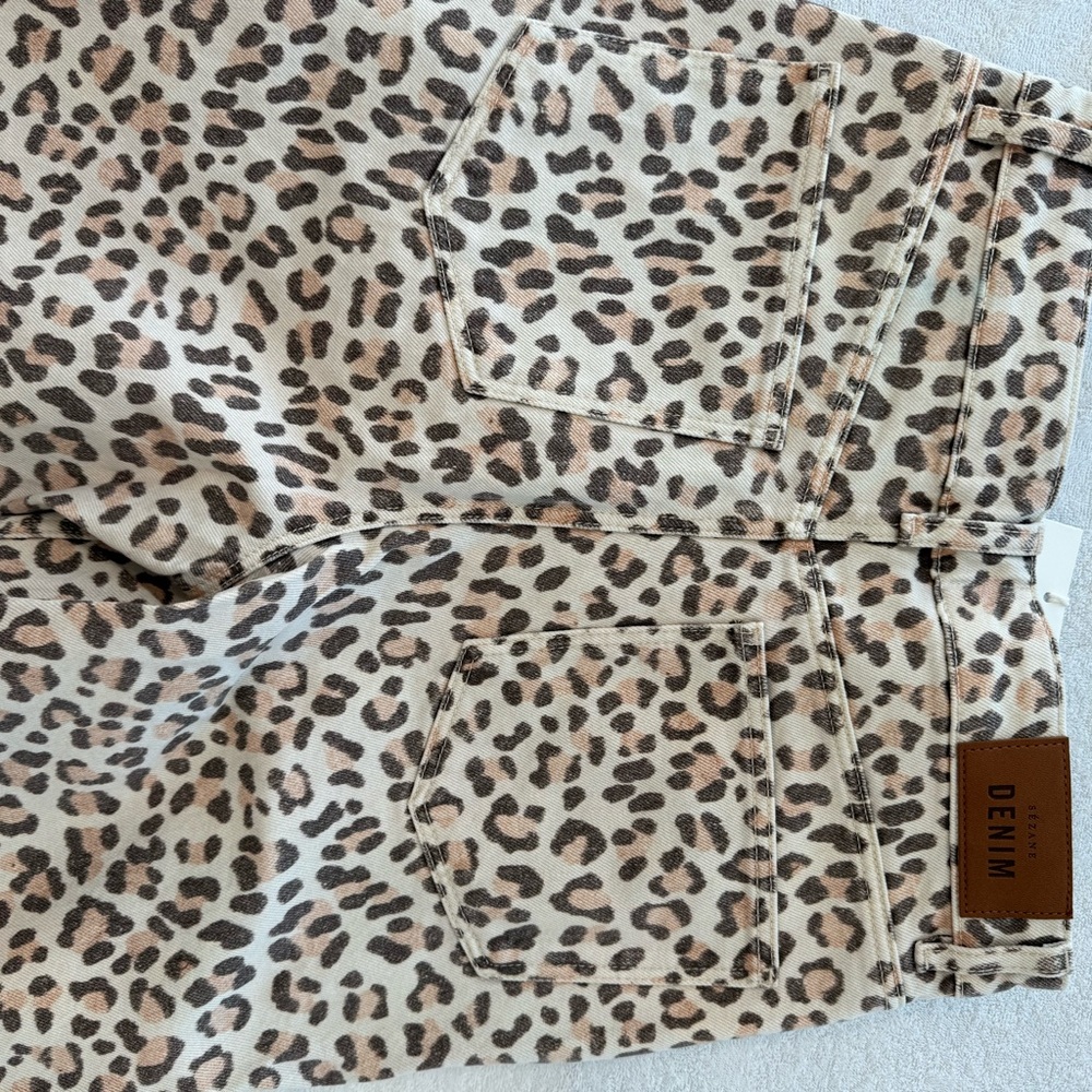 Sézane Wide Leg Trouser in Leopard Print Blonde - Picture 4 of 10